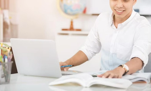 Self-Paced Learning vs Guided Career Training